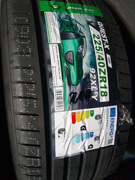 Greentrac 225/40r18 asennettuna