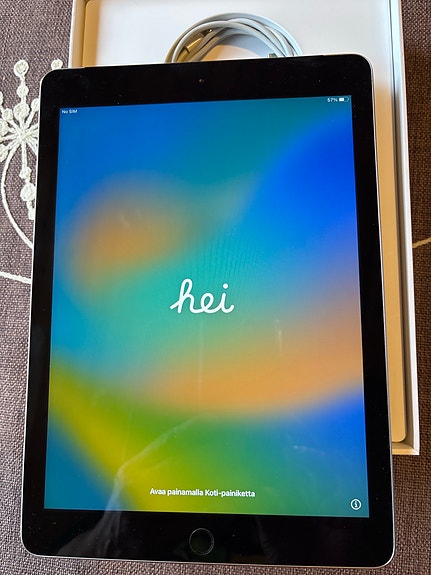 Apple iPad tabletti 32 GB hopea