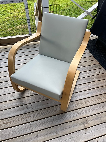 Artek Alvar Aalto nojatuoli koivu vaalea verhoilu