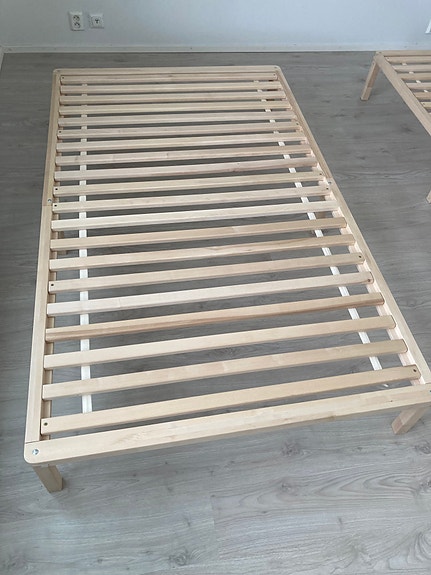 Kaksi 120 cm sänkyä yhdessä tai erikseen