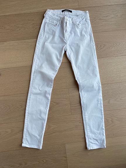 J Brand valkoiset farkut, koko 26”