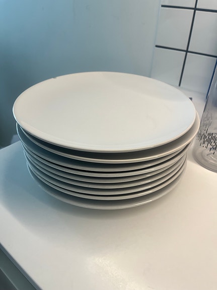 IKEA valkoiset lautaset