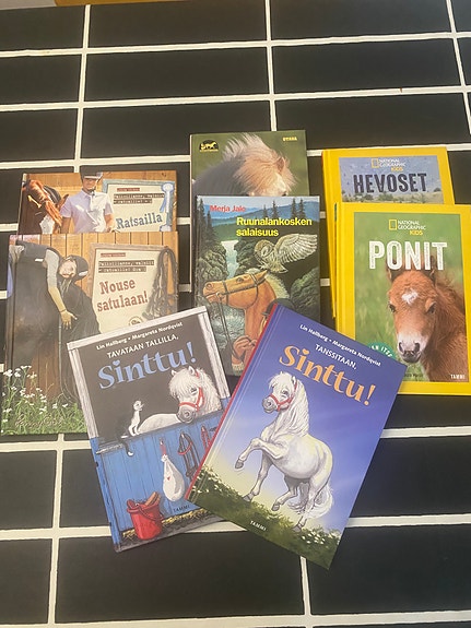Lasten hevos- ja ponikirjoja, mm. Sinttu, Ponit ja Hevoset