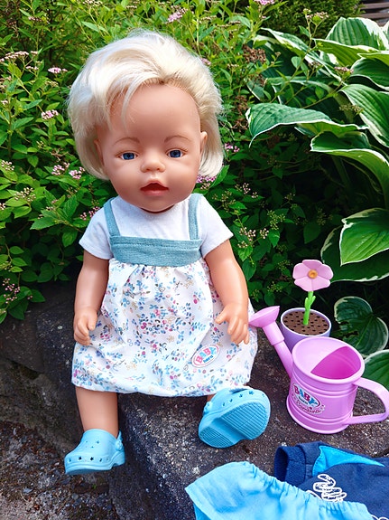 Baby Born setti, nukke + vaatteita ja asusteita