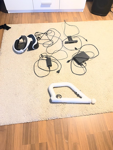 Sony PlayStation VR -lasit ja Aim Controller PS4