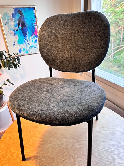 Ruokapöydän pehmustetut tuolit x 4