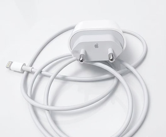 Apple laturi ja johto