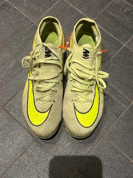 Nike jalkapallokengät koko 39 keltainen