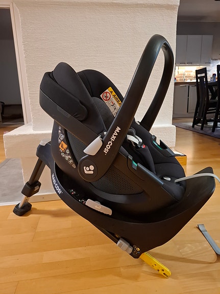 Maxi-Cosi Pearl 360 turvakaukalo+telakka