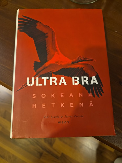 Ultra Bra Sokeana hetkenä kirja