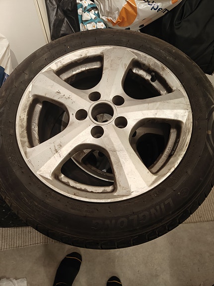 Myydään Peugeot 607 2004 kesärenkaat