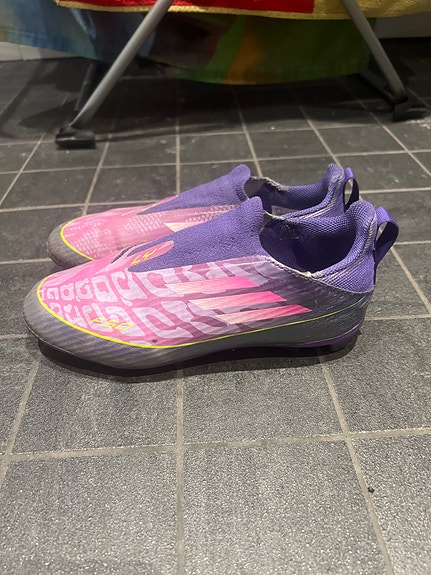 Adidas jalkapallokengät koko 37 violetti/pinkki