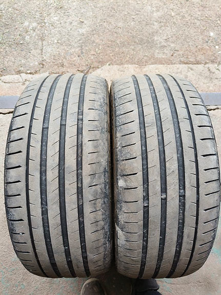 225/40 19