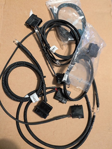 7 kpl Molex LED -valoja PC-koteloon – musta sleeving