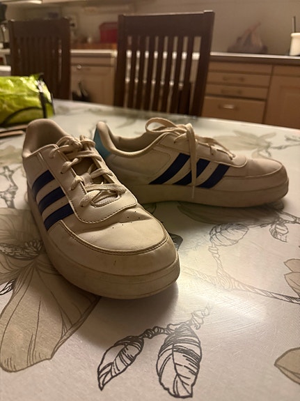 Poikien adidas tennarit koko 39
