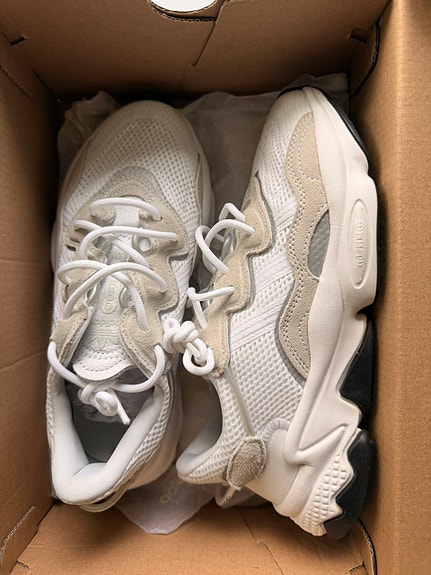 OZWEEGO SHOES Adidas（Brand New)