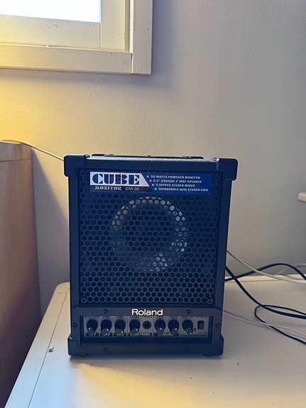 Roland C-30 vahvistin ja kaupan päälle mikrofoni beyerdynamic