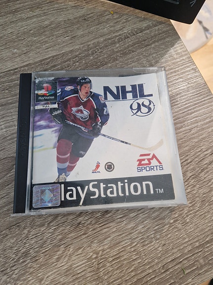 PlayStation NHL 98 peli
