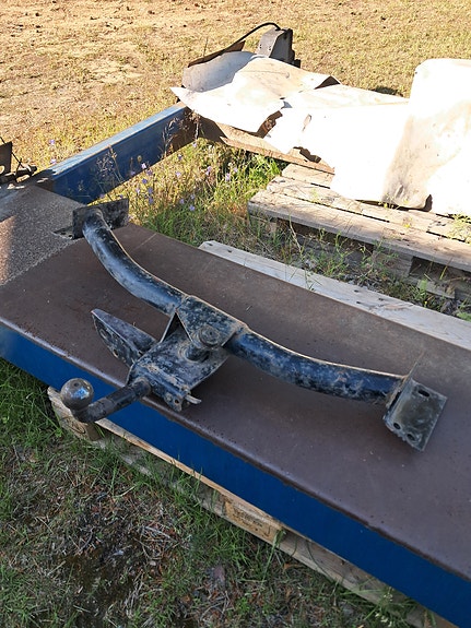 Volvo 240  vetokoukku ja takalasit