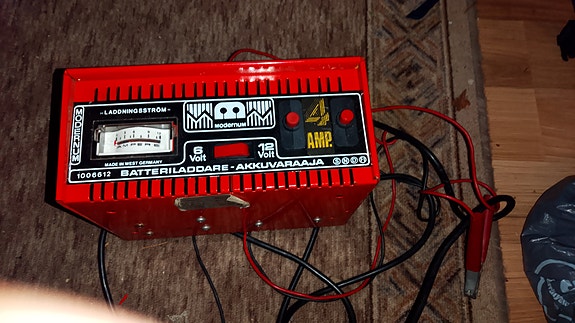 Akku varaaja 6volt.-12volt.4amp.
