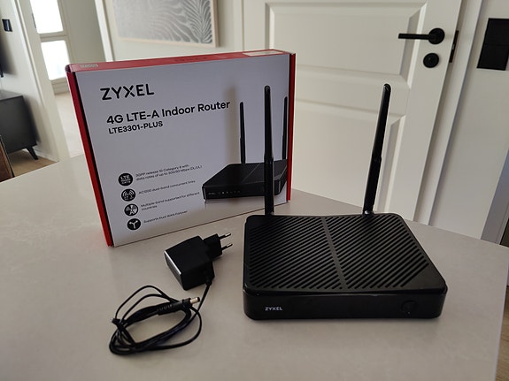 ZyXEL LTE3301-Plus -LTE-modeemi ja WiFi-tukiasema