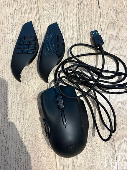 Razer Naga Trinity pelihiiri musta