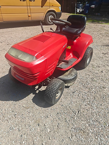 Jonsered ajoleikkuri punainen
