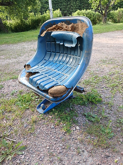 Ford traktorin penkki.