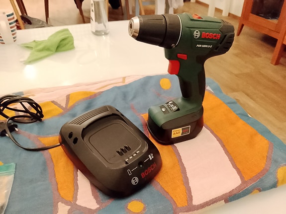 Bosch PSR 1800 LI-2 18V akkuporakone + tarvikkeet