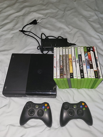 Xbox 360 +2 ohjainta +pelejä
