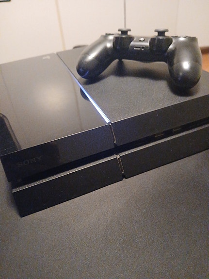 Ps4 Fat- konsoli 1TB muistilla+ ohjain ja kaapelit