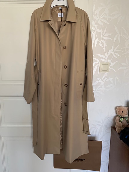 Uusi, Burberry takki