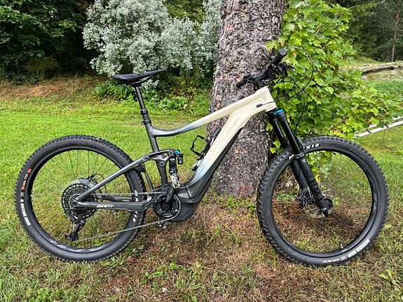 Giant Reign E+ Pro 2  täysjousitettu maastopyörä
