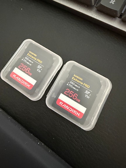 M: 2kpl uusia SanDisk 256Gt Extreme Pro UHS-I U3 V30 SDXC muistikortteja