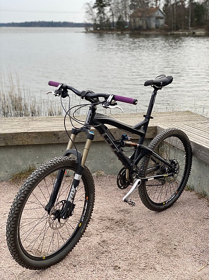 Täysjousto maastopyörä GT Force 1.0, Fox Factory, Shimano XT, M-koko