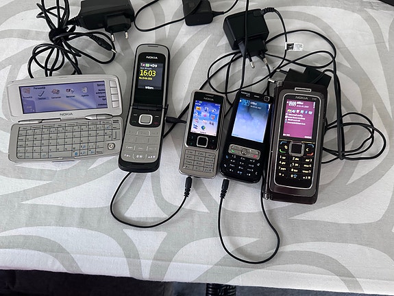 Nokia vanhat puhelimet ja tarvikkeet