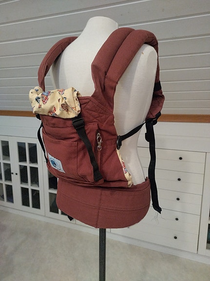 The ergo baby carrier kantoreppu