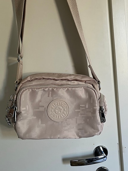 Beige hohtavahko Kipling olkalaukku
