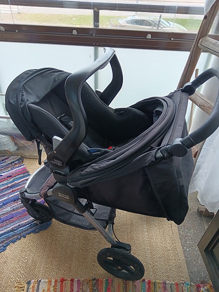 Britax B-Motion rattaat ja turvakaukalo