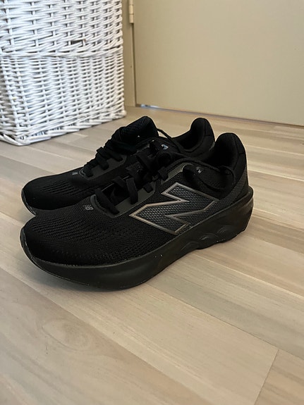 Uudet New Balance 520 juoksukengät 38 koko musta