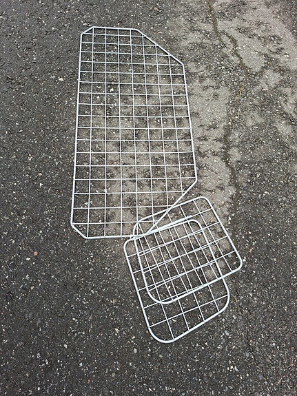 Yleismallin koiraverkko autoon