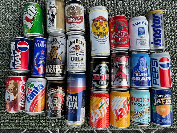 Vintage olut  ja virvoitus juoma tölkit