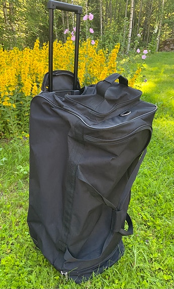 ISO matkakassi / matkalaukku / urheilukassi pyörillä + vetokahvalla, n 75x40x30