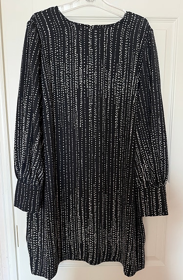 H&M mekko koko 54 musta