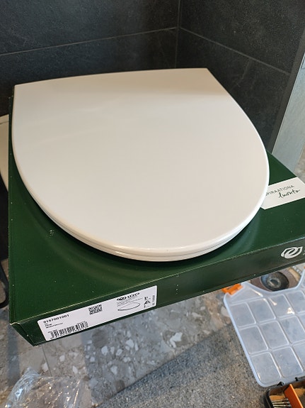 Uusia Ido Glow kova pehmeästi laskeutuva WC kansi 3 kpl