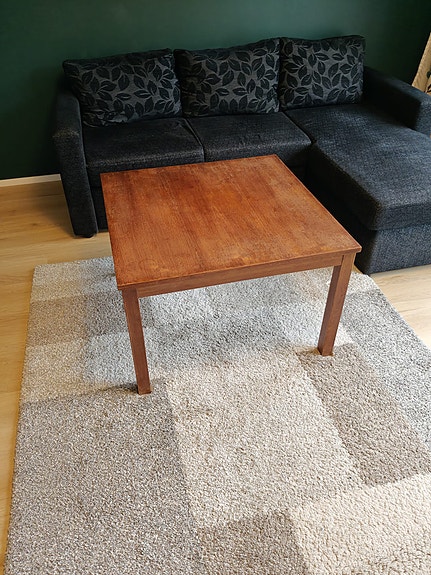 Teak-pöytä