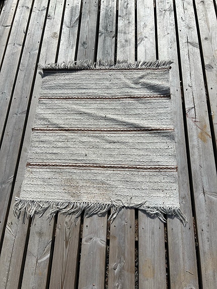 Pieni muovikuteinen räsymatto