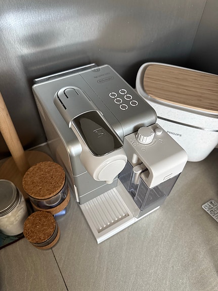 De'Longhi Nespresso Lattissima Touch kahvikone maitovaahdottimella