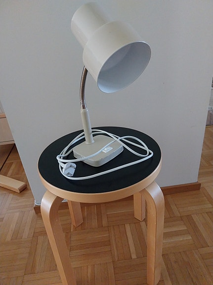 Lival pöytävalaisin