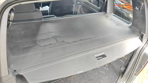 VW Touran Tavaratilan suojaverho